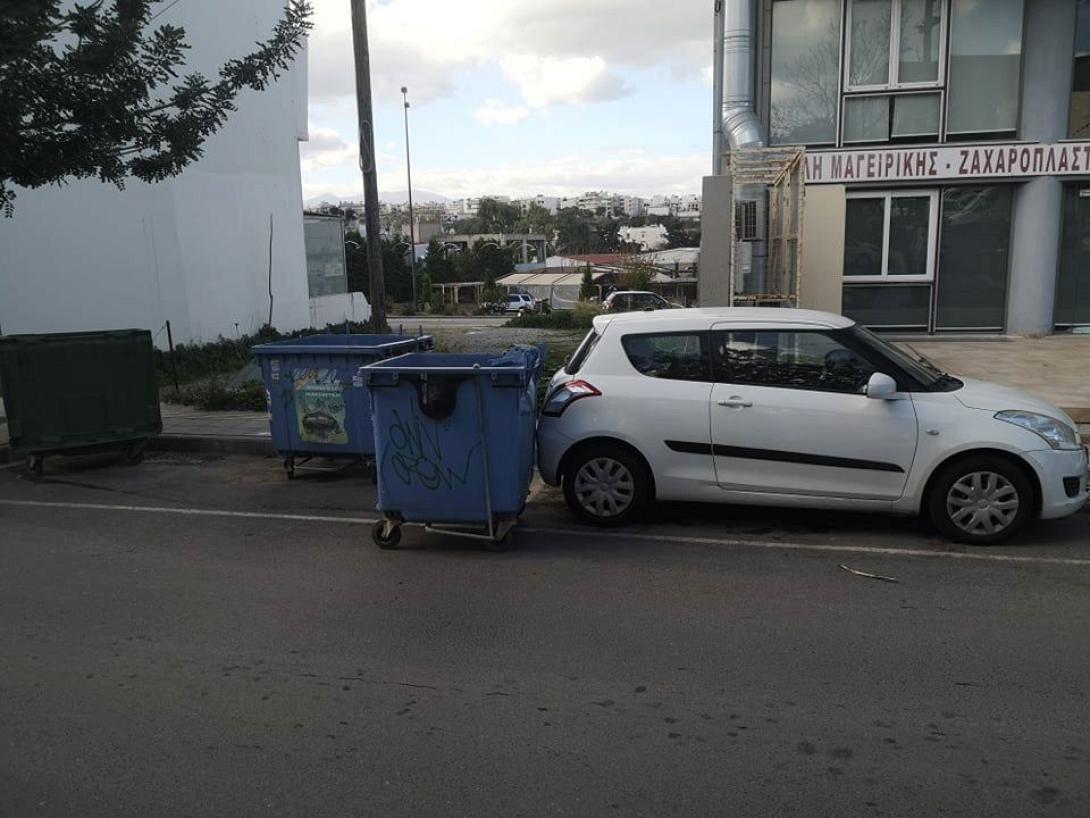 Ο κάδος... σταμάτησε πάνω στο αυτοκίνητο