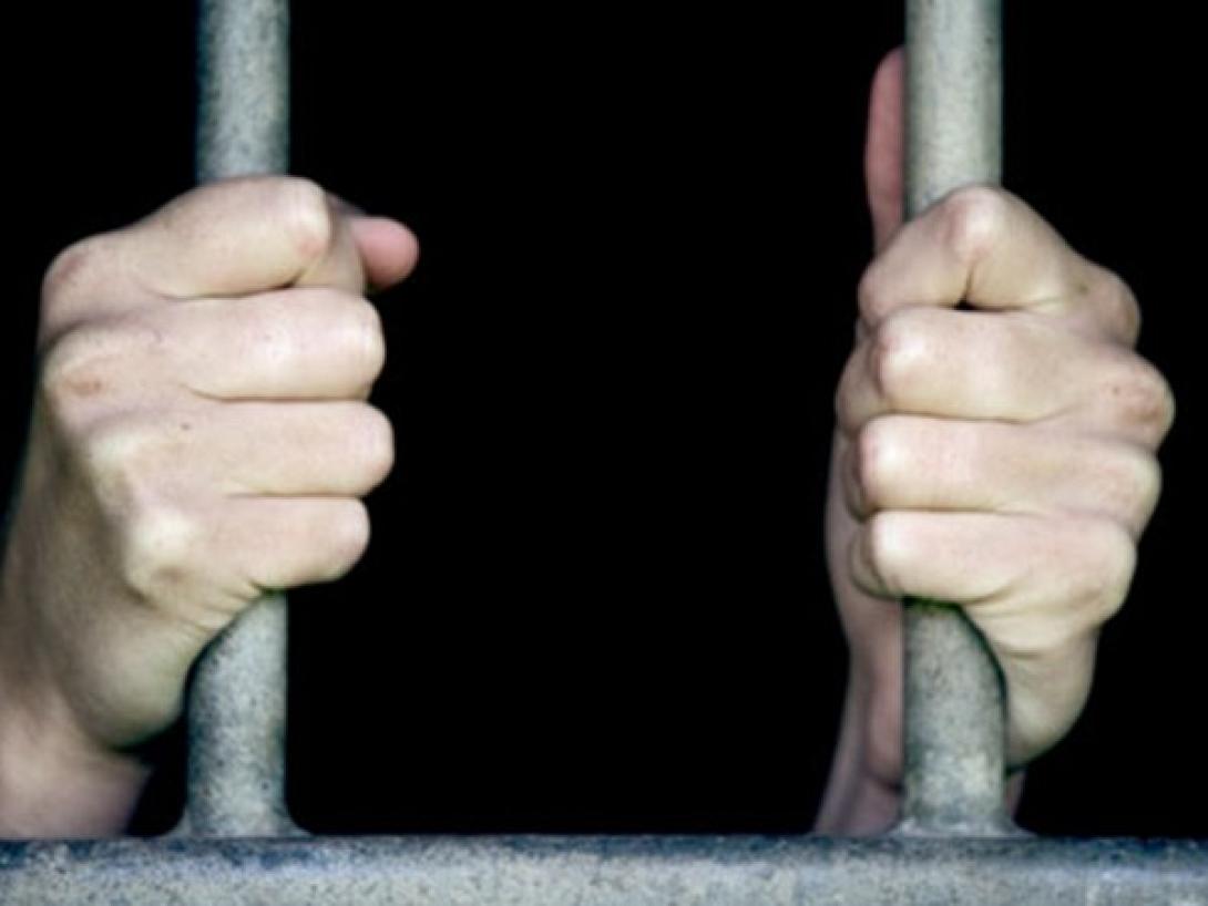 Ξήλωσαν τα κάγκελα από τη Βουλή των Ελλήνων