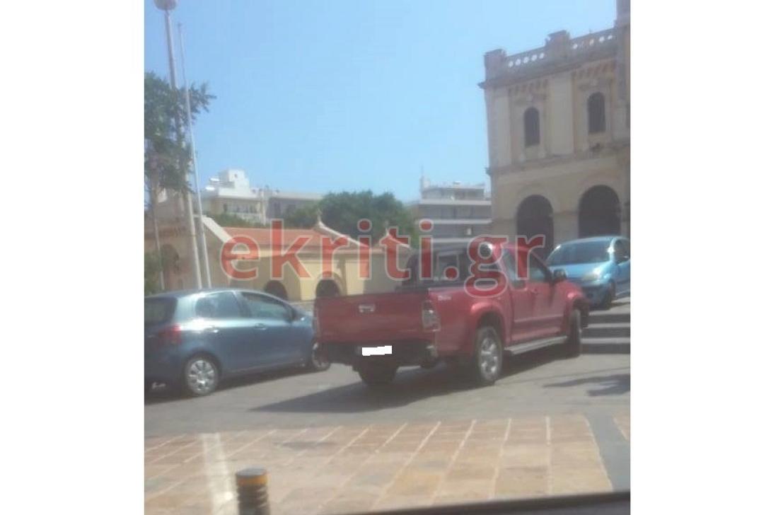 απαράδεκτες εικόνες στο προαύλιο του Αγίου Μηνά