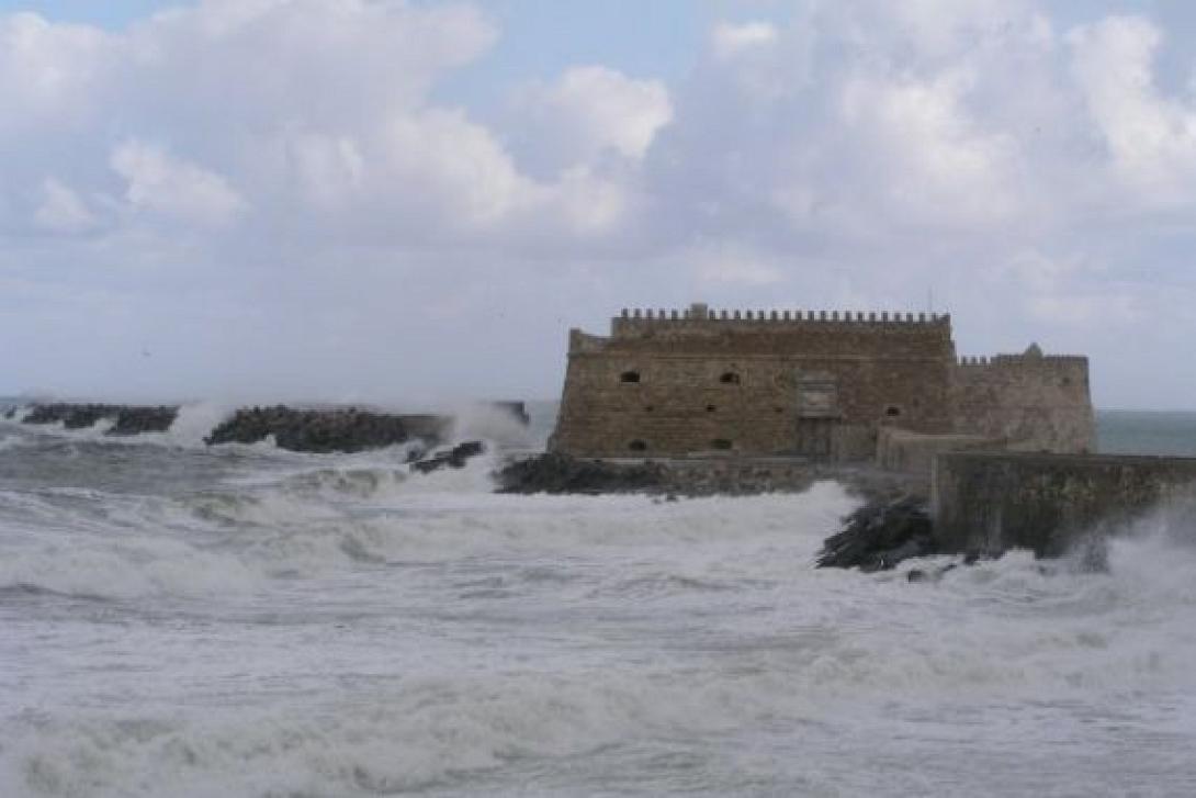 Σε επιφυλακή ο Δήμος Ηρακλείου για την κακοκαιρία - Έκτακτη σύσκεψη στη Λότζια