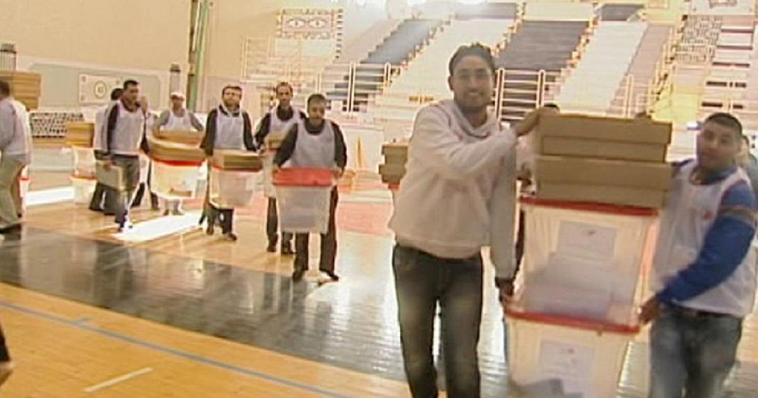 Οι Τυνήσιοι καλούνται στις κάλπες για να εκλέξουν για πρώτη φορά ελεύθερα τον πρόεδρό τους