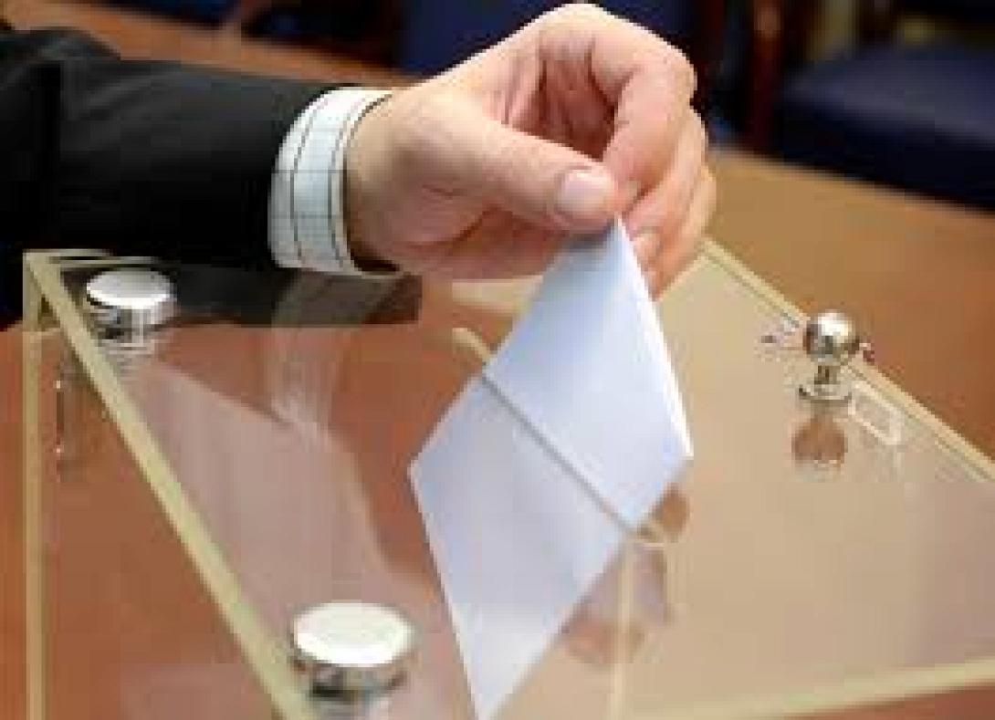 Τους εκλογικούς σάκους παρέλαβαν σήμερα οι δήμοι της Κρήτης
