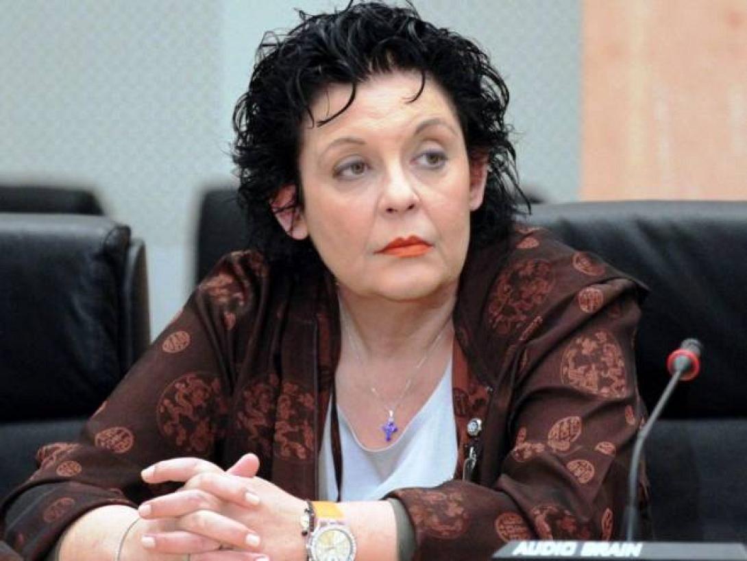 Κοπλιμέντο στην Κωνσταντοπούλου από την Κανέλλη