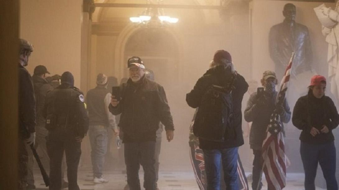 Χάος - Καπιτώλιο