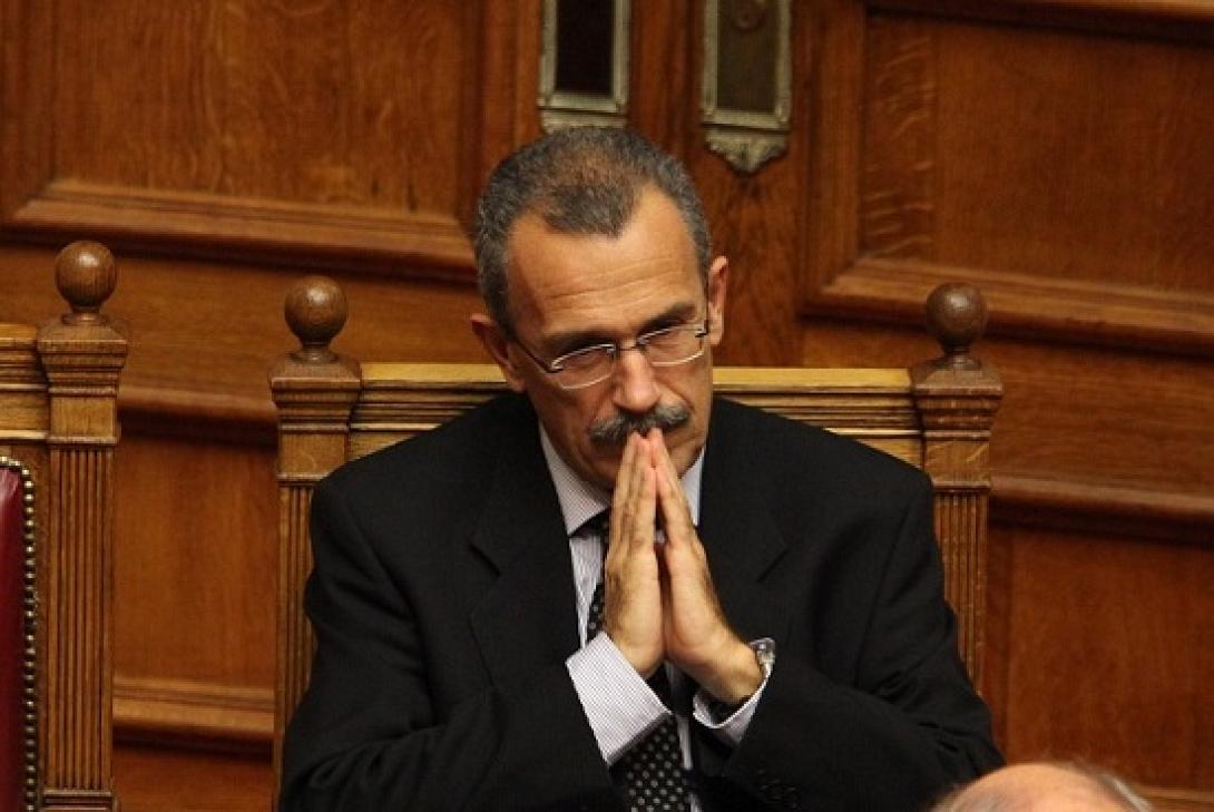 Ο Παντελής Καψής αποχαιρετά την έδρα...