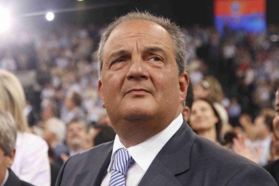 Ο Καραμανλής... ξανάρχεται...