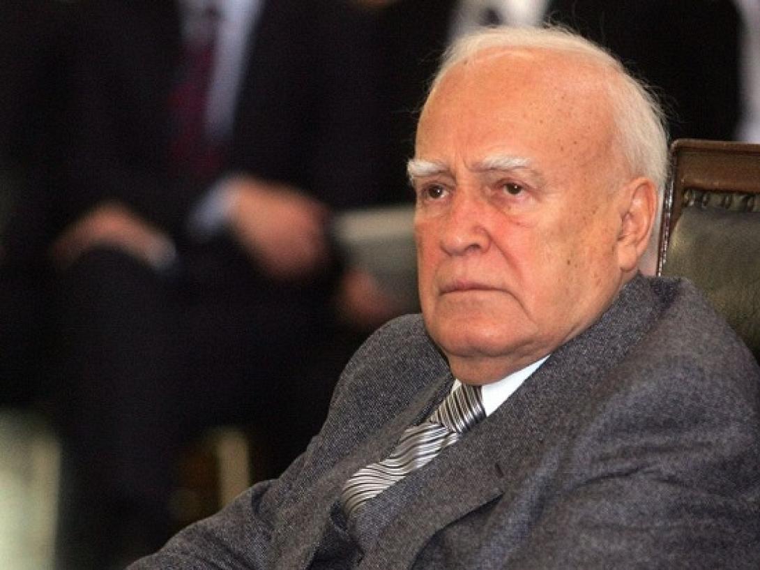 Παιχνίδια με τους θεσμούς, του Γ.Λακόπουλου