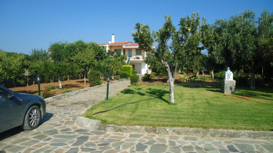 Σημάδια των καιρών: Το "Καστρί" περνά από τους Παπανδρέου στους .. Γλύξμπουργκ