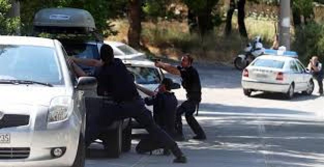 Καταδίωξη με πυροβολισμούς τη νύχτα στα Ιλίσια