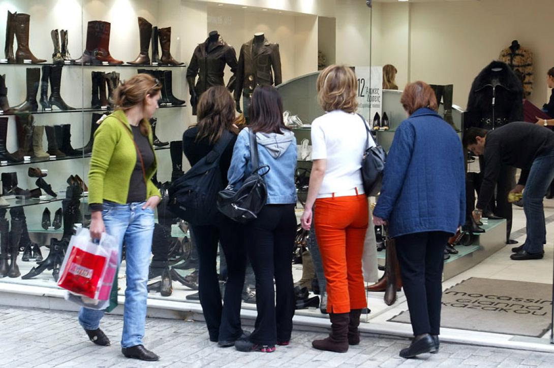 Θετικά τα πρώτα στοιχεία από τη λειτουργία των καταστημάτων τη Κυριακή