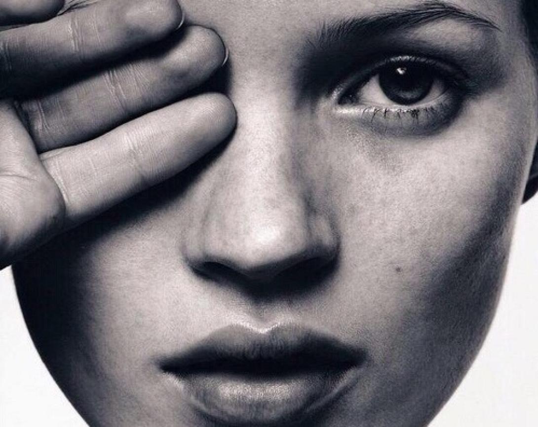 Η αδημοσίευτη γυμνή φωτογραφία της Kate Moss