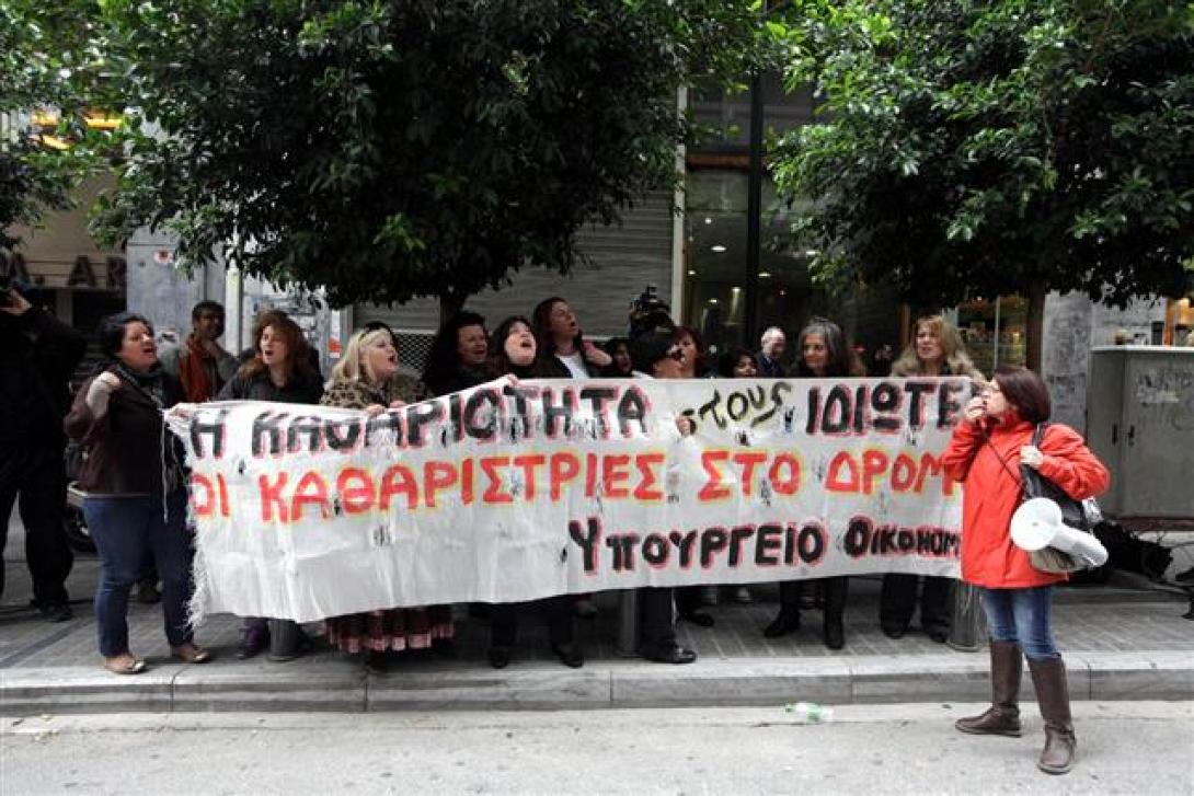 Στο πλευρό των απολυμένων καθαριστριών του ΥΠΟΙΚ ο ΣΥΡΙΖΑ