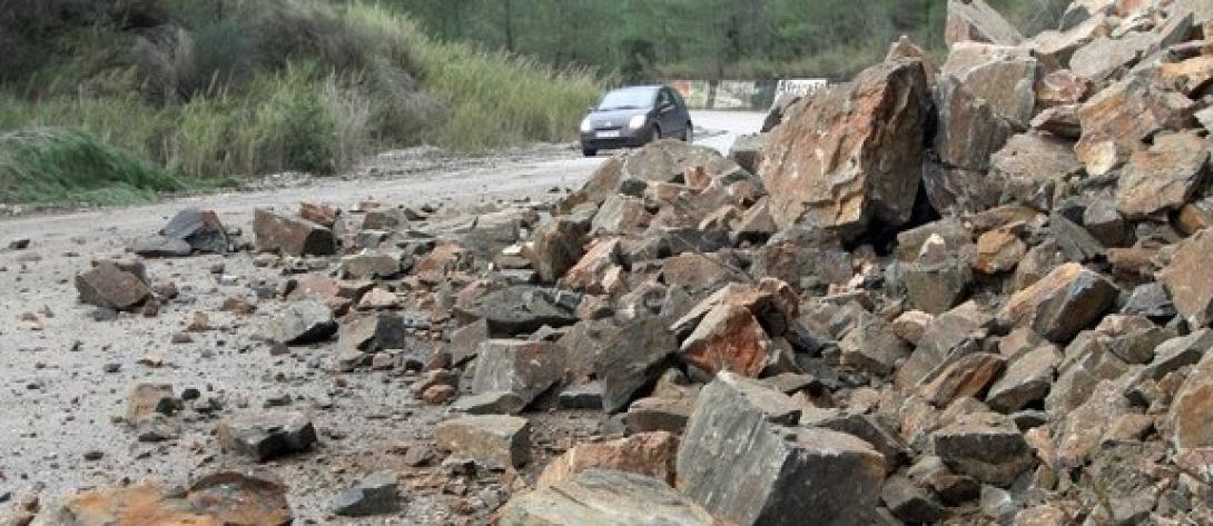 Κατολισθήσεις και χιόνια στον... β' γύρο κακοκαιρίας στην Κρήτη