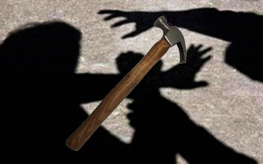 επίθεση με σκεπάρνι