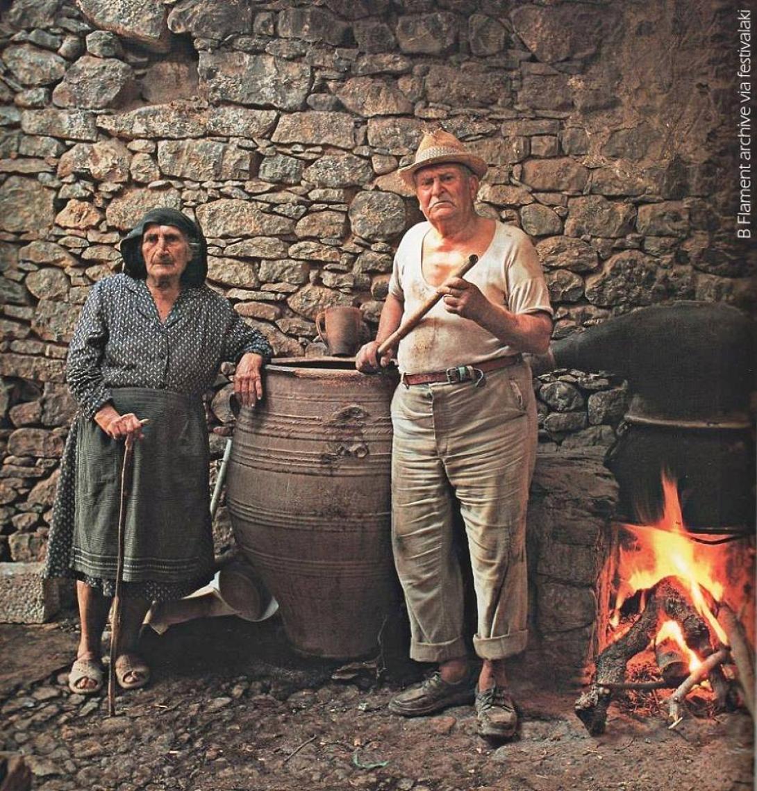 Ένα καζάνι με άδεια από τον ... Ελευθέριο Βενιζέλο περνάει από πατέρα σε γιο στην Κρήτη (βίντεο)