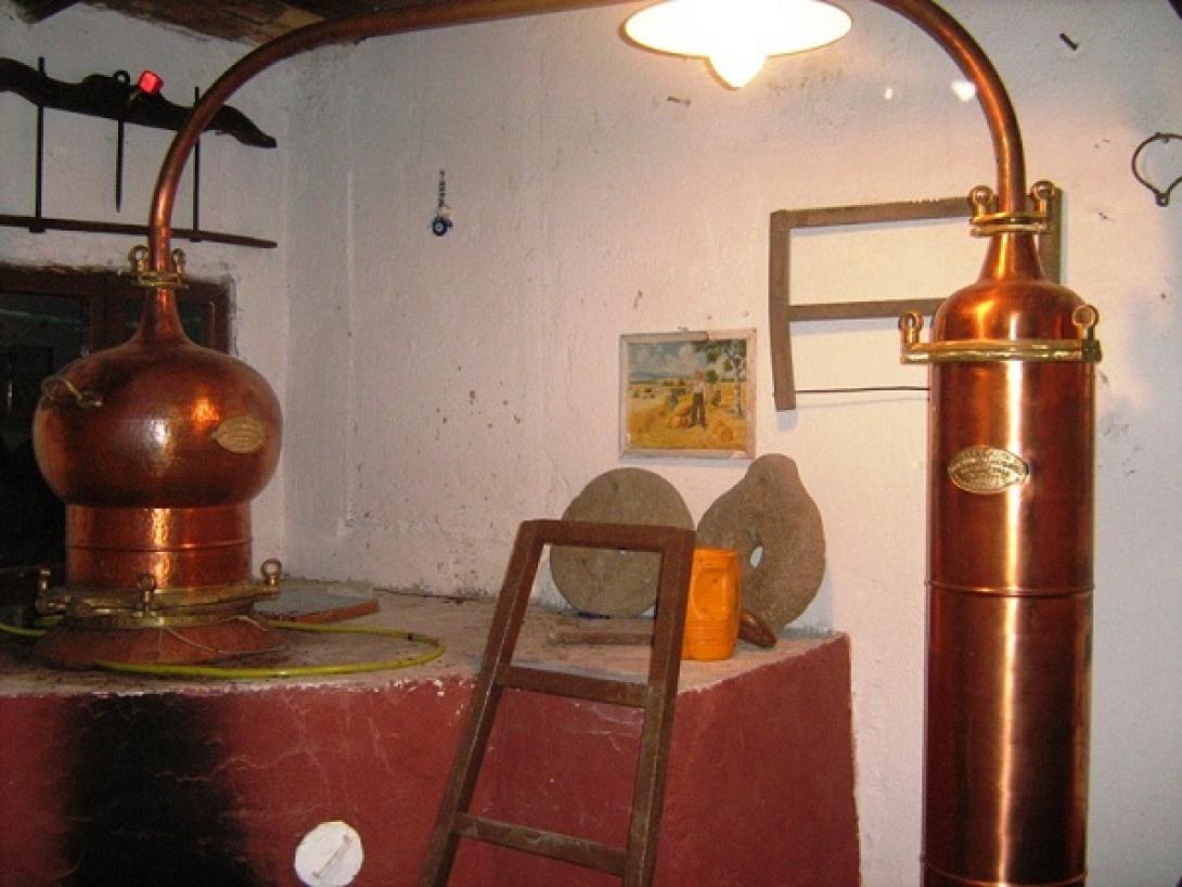 Πλήρωσε "χρυσό" το καζάνι για το τσίπουρο και δεν το πήρε ποτέ!