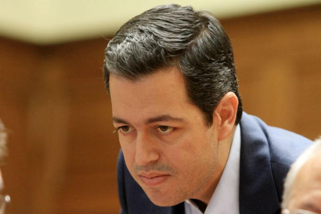 Ο Συμεών Κεδίκογλου απειλεί με διώξεις τους καθηγητές για .. χάρη της μάθησης