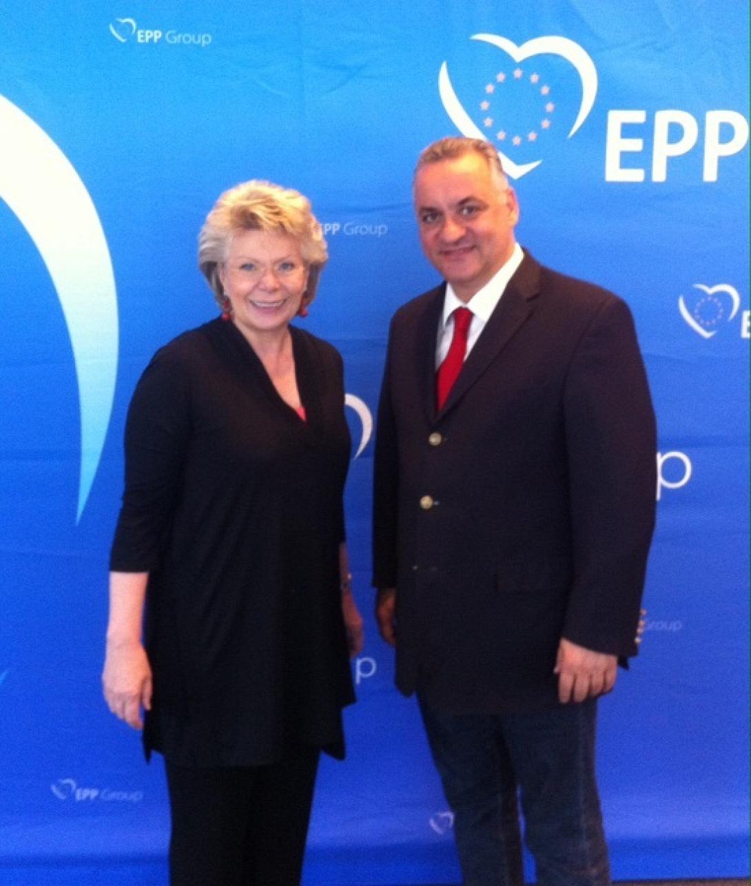 Εβδομάδα κρίσιμων αποφάσεων στις Βρυξέλλες για την εκλογή Γιούνκερ και Σουλτς