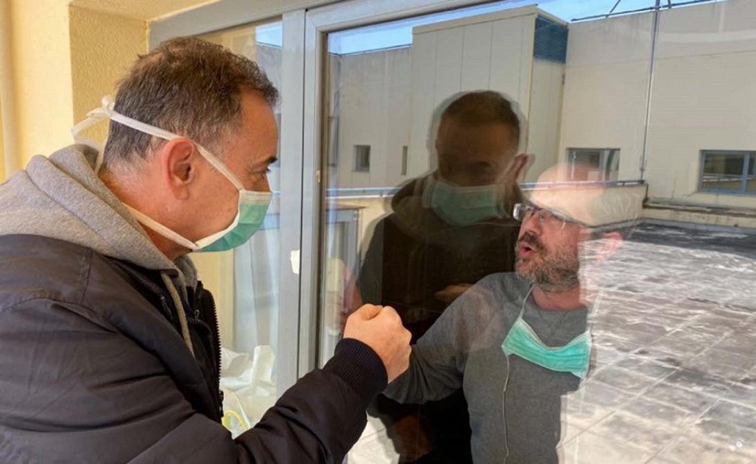  συγκινητικό στιγμιότυπο μέσα από την ειδική μονάδα περίθαλψης του Πανεπιστημιακού.