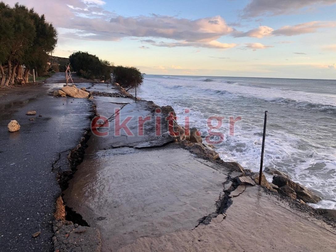 Βομβαρισμένο τοπίο ο δρόμος στον Κερατόκαμπο