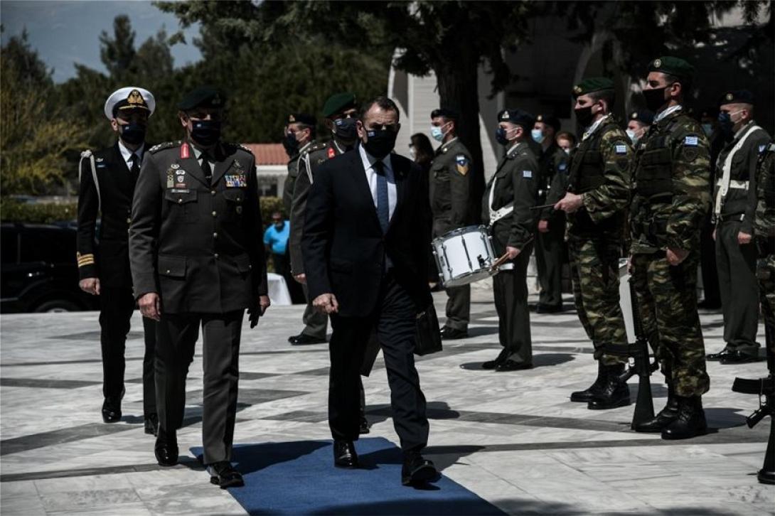 Παρών ήταν και ο υπουργός Εθνικής Άμυνας Νίκος Παναγιωτόπουλος. Στεφάνι απέστειλε και ο πρωθυπουργός.