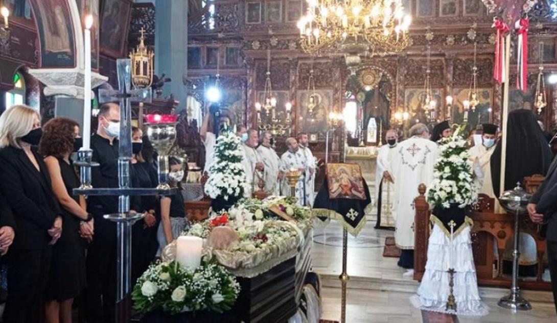 Στην τελευταία του κατοικία οδηγήθηκε σήμερα ο επί 24 χρόνια δήμαρχος Ρεθύμνου, Δημήτρης Αρχοντάκης.