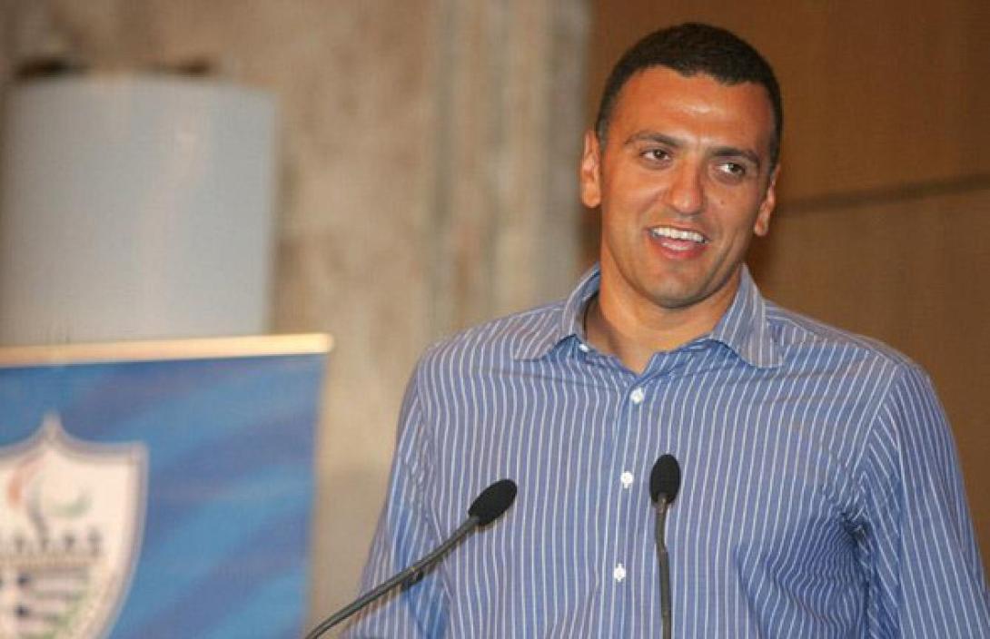 Νέος, ωραίος, χαλαρός και ... πολύ ψηλός!!!