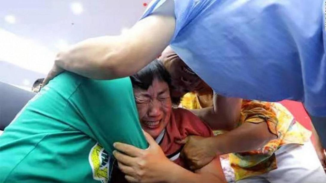 Η στιγμή της επανένωσης πατέρα και γιου!