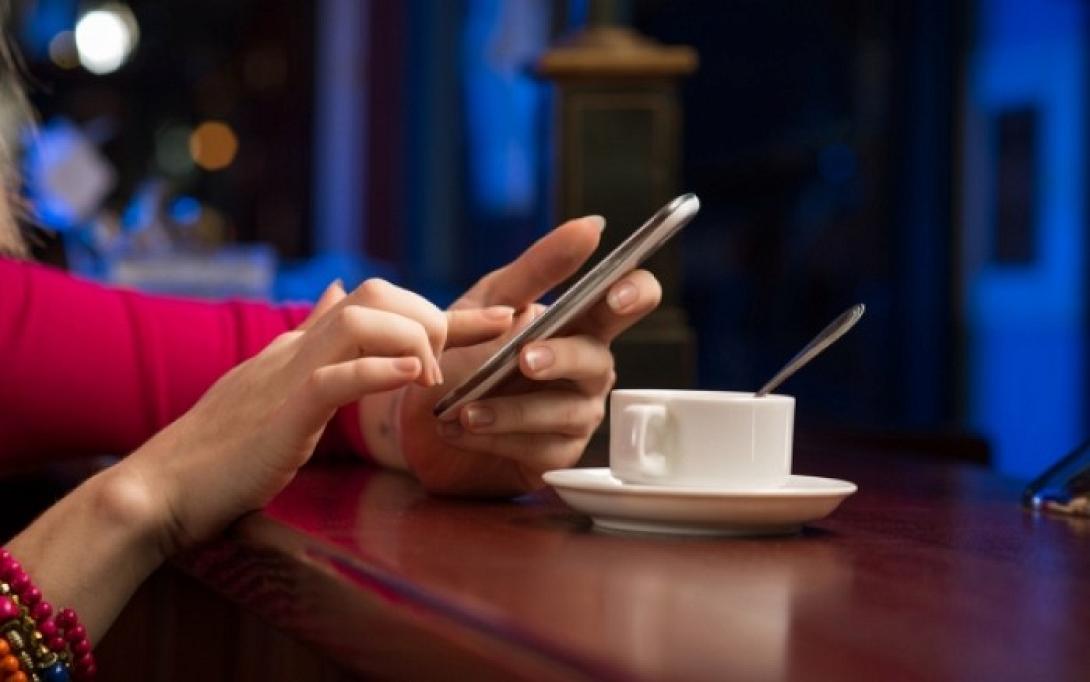 Αφήστε το κινητό σας μακριά απο το ... τραπέζι