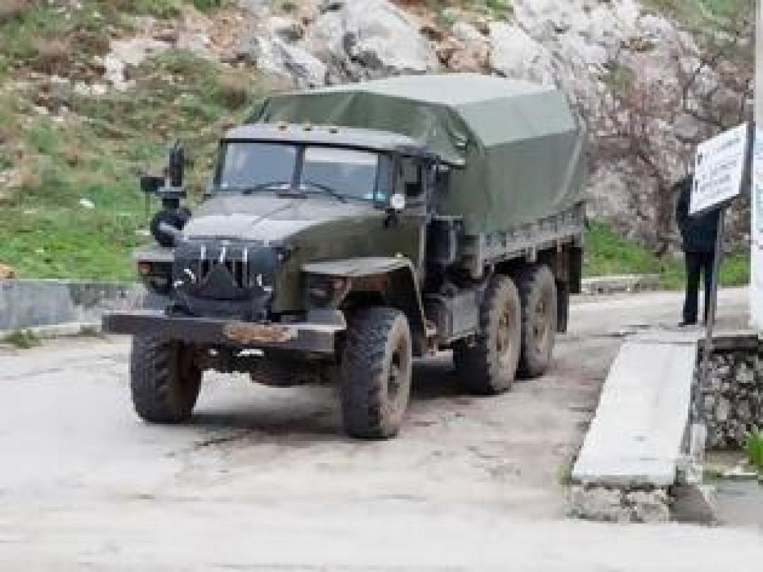 Ρωσική στρατιωτική αυτοκινητοπομπή κατευθύνεται σε βάση κοντά στη Συμφερόπολη