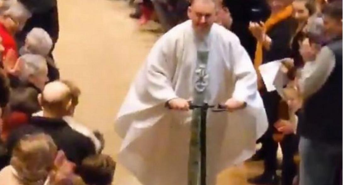 Ιερέας εμφανίστηκε στην εκκλησία με ηλεκτρικό πατίνι!.jpg