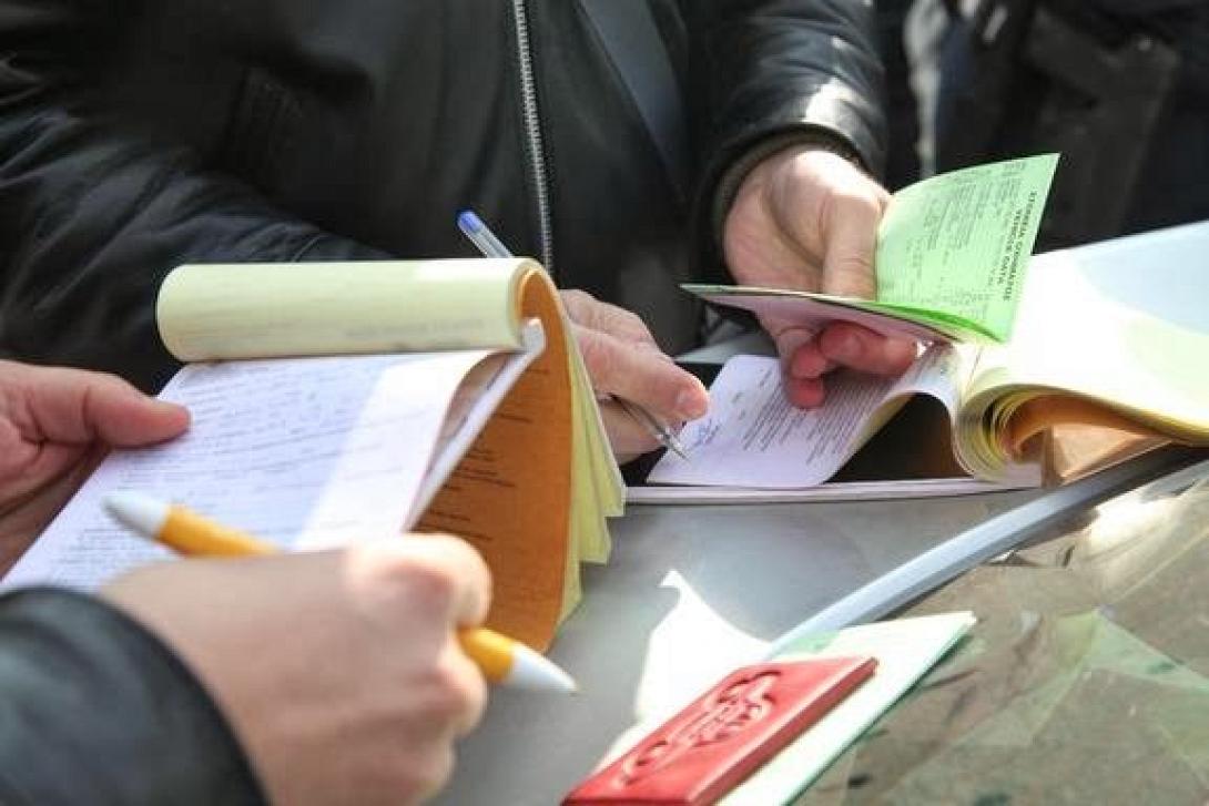 Διαγράφονται πρόστιμα των δήμων για παράνομη στάθμευση