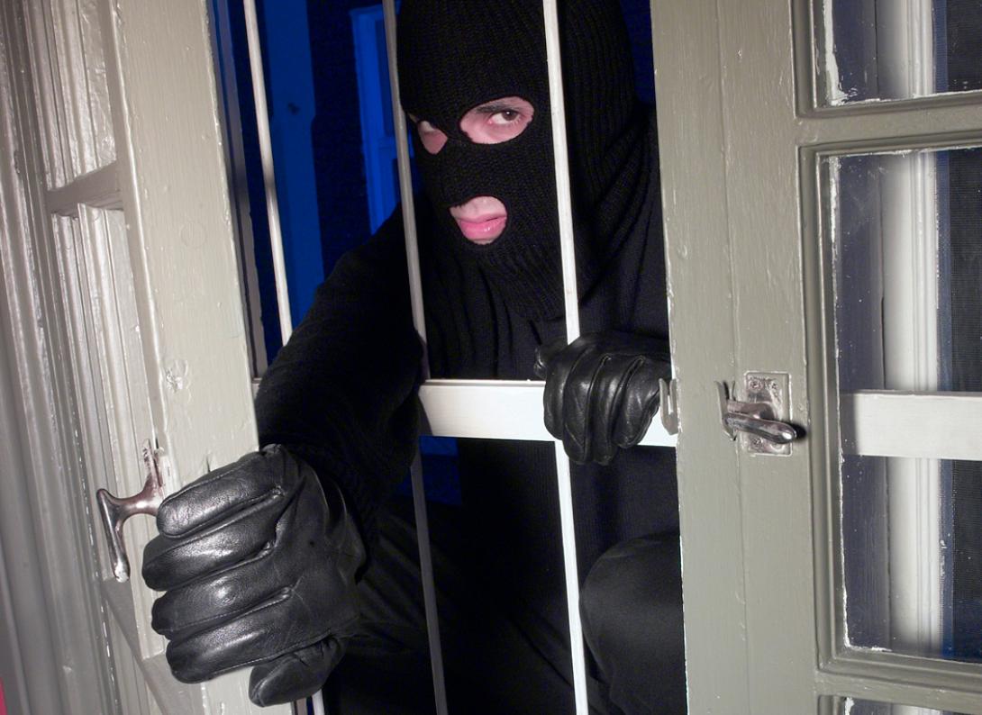 Η οικιακή βοηθός... ξάφριζε χρήματα και κοσμήματα στο Αρκαλοχώρι 