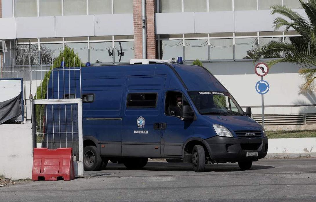 κλουβα αστυνομια