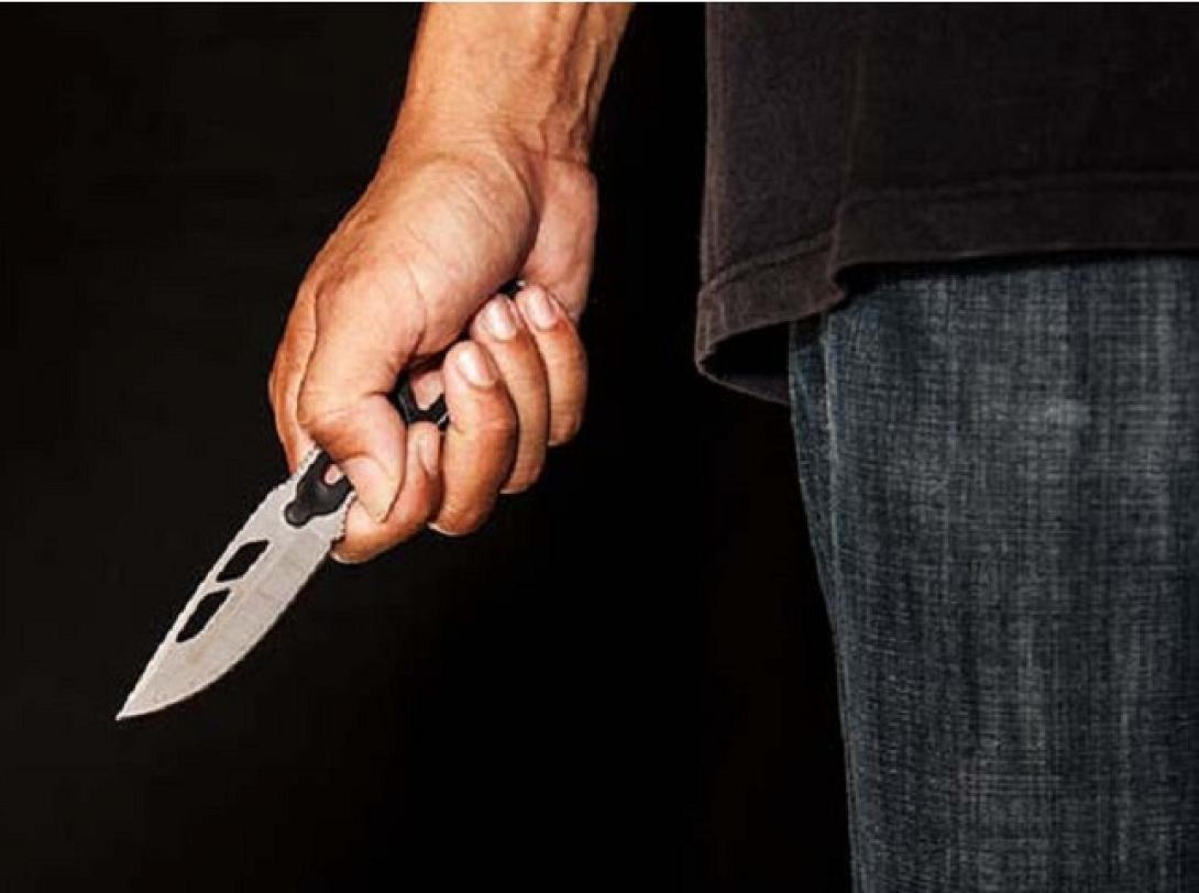 επίθεση με μαχαίρι