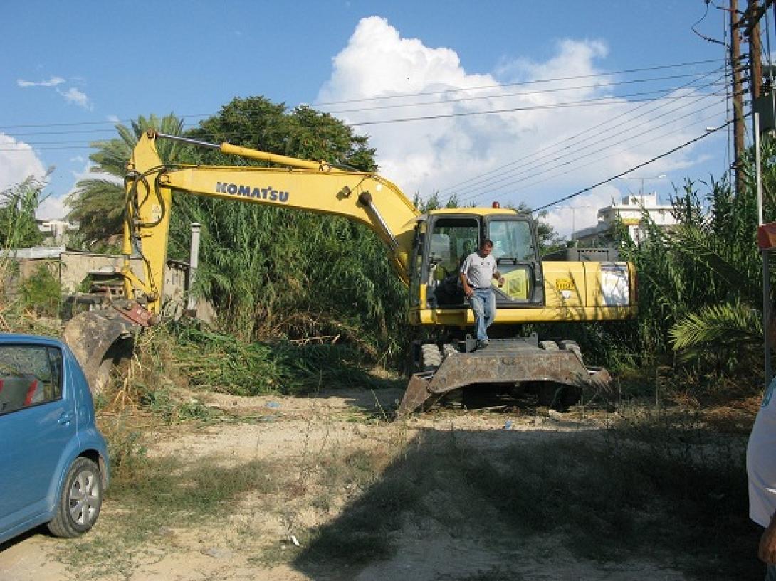 Η μπουλντόζα ισοπέδωσε τη "ζούγκλα" στη Λεωφόρο Κνωσού