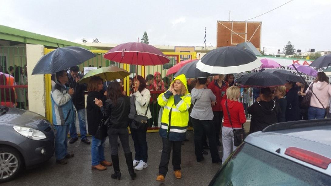 Κοκκίνη Χάνι: "Κατέλαβαν" το σχολείο και ζητούν την κατασκευή νέου