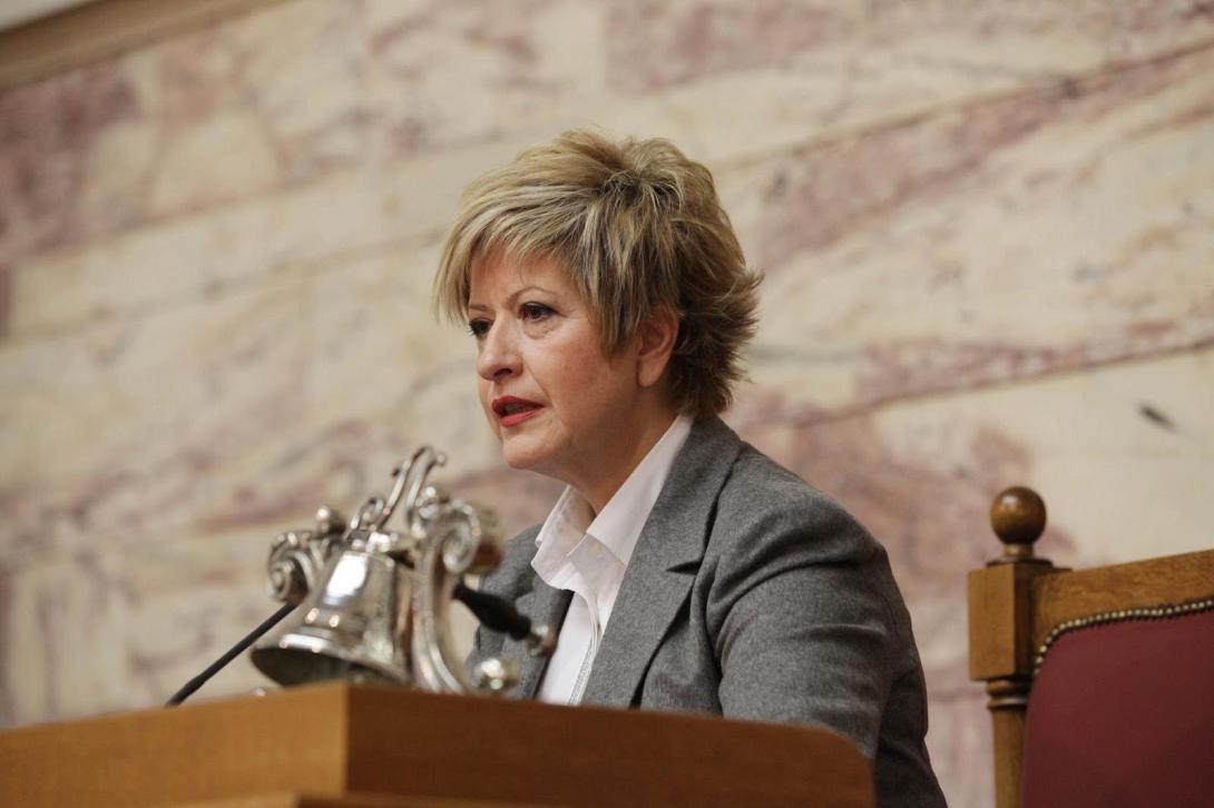 Αντιπρόεδρος της Βουλής σε Μανώλη Γλέζο: Τελειώνετε γιατί πετάω (βίντεο)