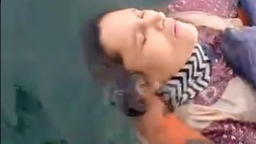 γυναίκα κολομβία θάλασσα