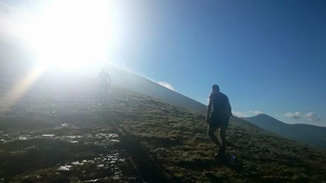 Μία ράβδος χρυσού για 160 κακοτράχαλα χιλιόμετρα και η υπερπροσπάθεια των κρητικών μαραθωνοδρόμων!