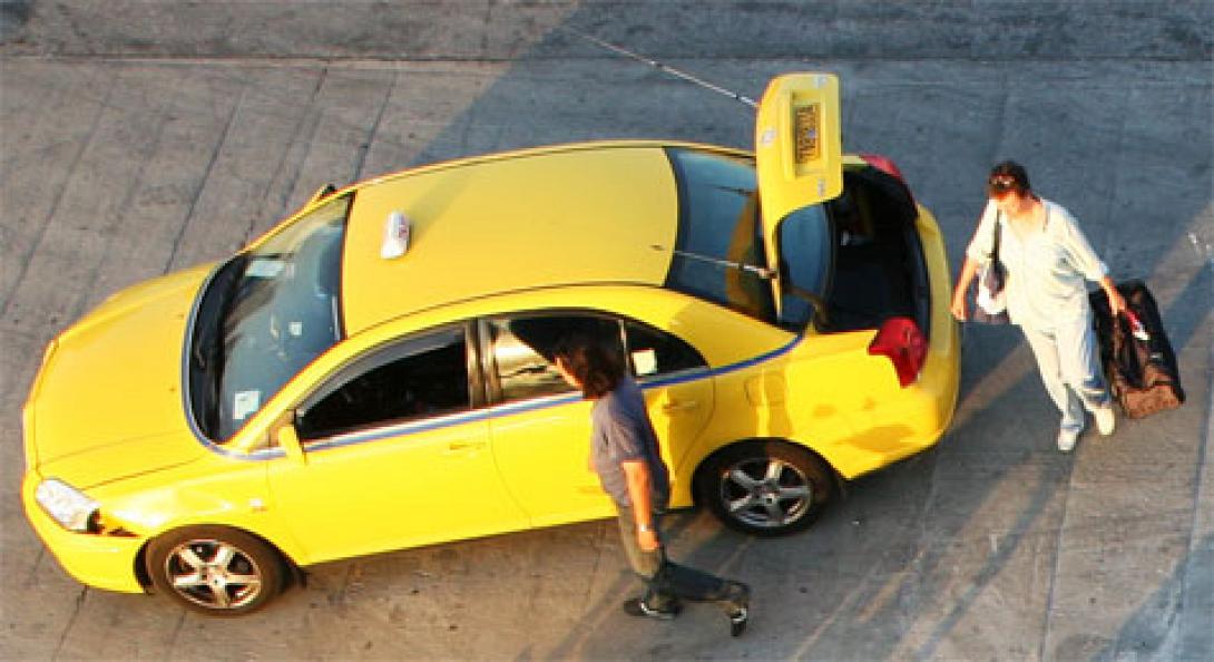 "Παράνομες οι προσφορές στο κόμιστρο των ταξί μέσω ίντερνετ"