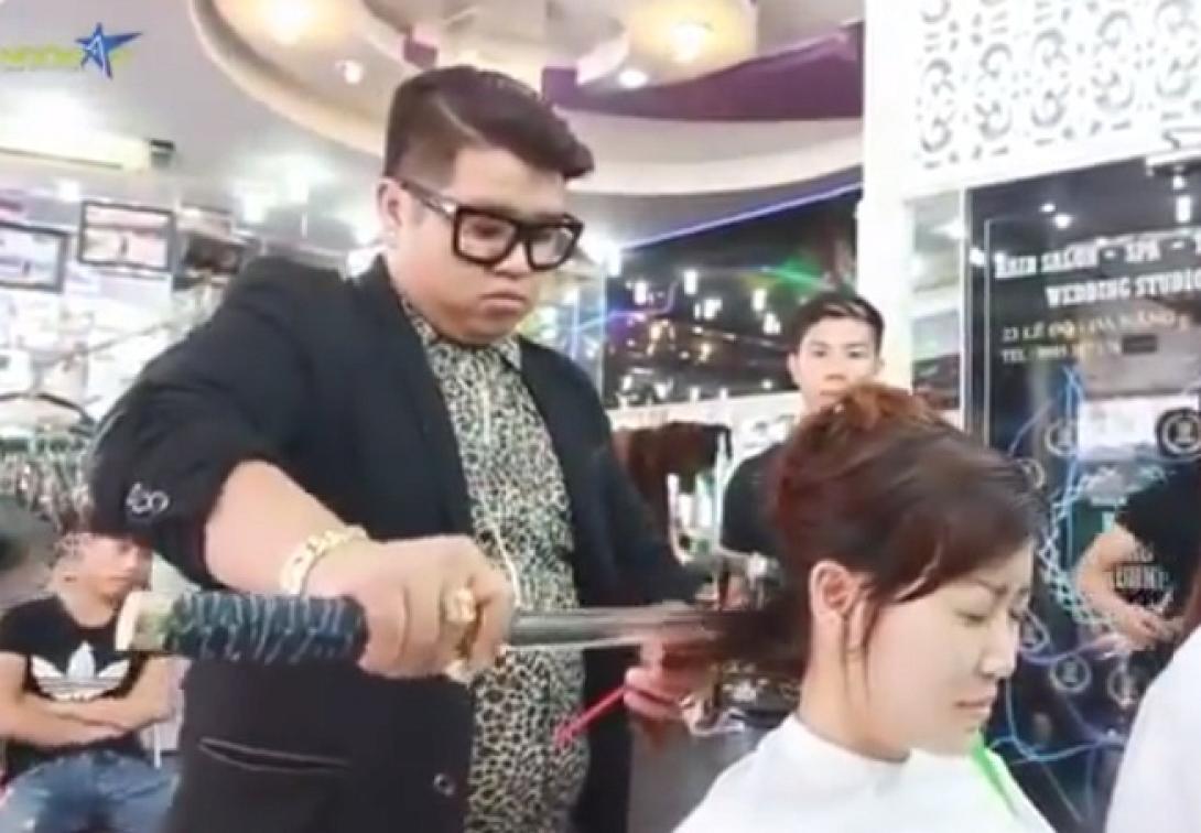 Κομμωτής κουρεύει με σπαθί των Σαμουράι! (βίντεο)