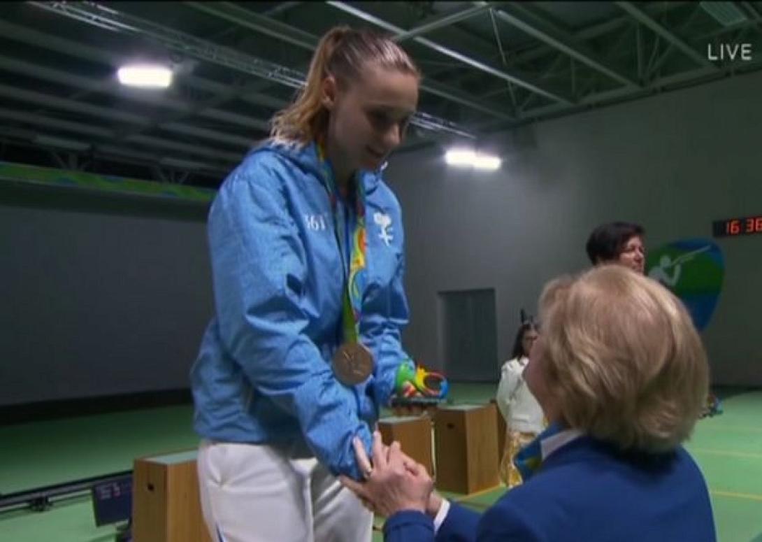 αννα κορακακη απονομη σκοποβολη.jpg