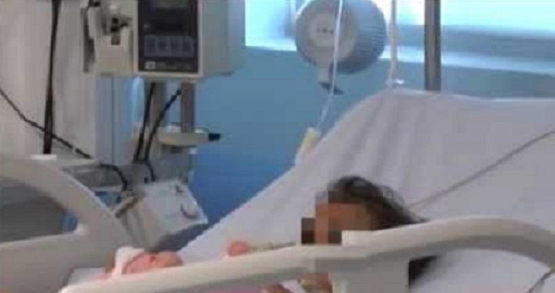 Το "Μητέρα" αναλαμβάνει το 17 μηνών κοριτσάκι από το ναυάγιο ανοιχτά της Κρήτης