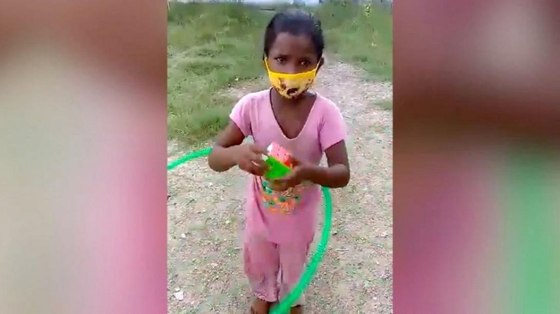 κοριτσακι, Ινδία, κύβος Ρούμπικ, χούλα χουπ