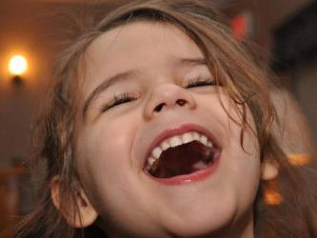 Το κορίτσι που δεν σταματούσε να γελάει! 