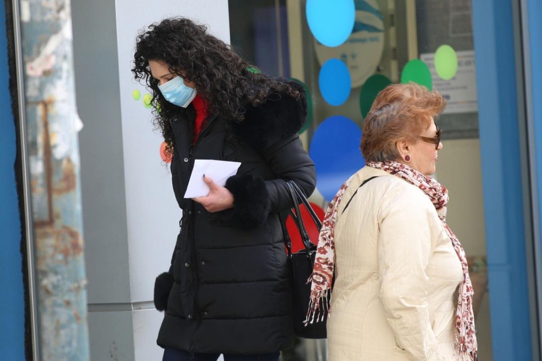 Η ώρα της ατομικής ευθύνης και η τήρηση των βασικών κανόνων υγιεινής θεωρούνται κρίσιμοι παράγοντες αναχαίτισης του ιού.