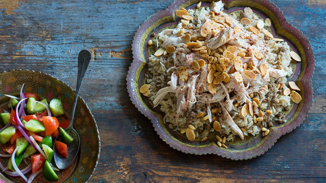 Κοτόπουλο με ρύζι και ξηρούς καρπούς