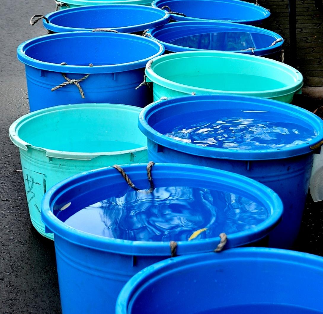 κουβάς νερό