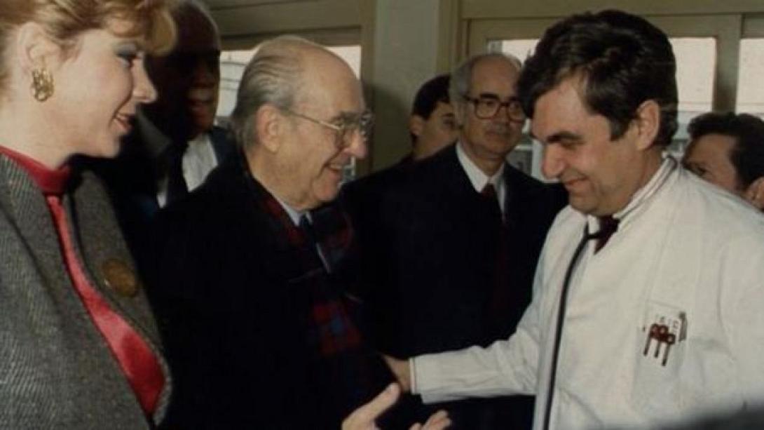 παπανδρεου κρεμαστινος.jpg